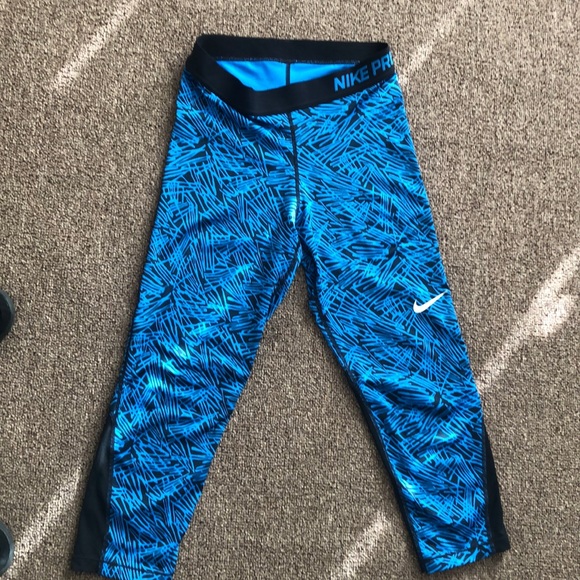 Nike Pants - NIKE high rise PRO DRI-FIT Croppers leggings